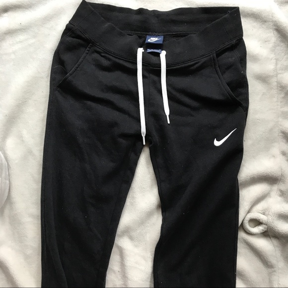 Nike Pants - Cropped Nike sweatpants